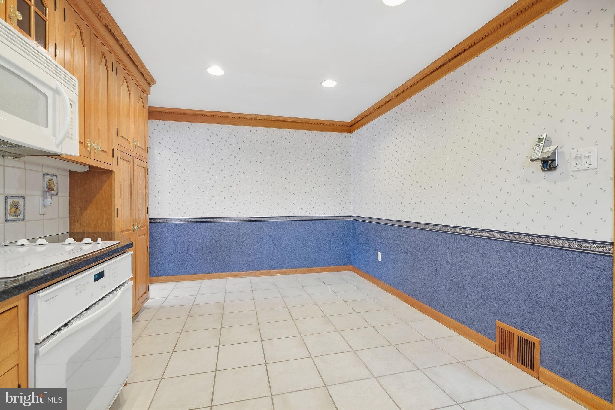 726 Ripley Place Philadelphia, PA 19111 - Photo 12 of 30 Kitchen