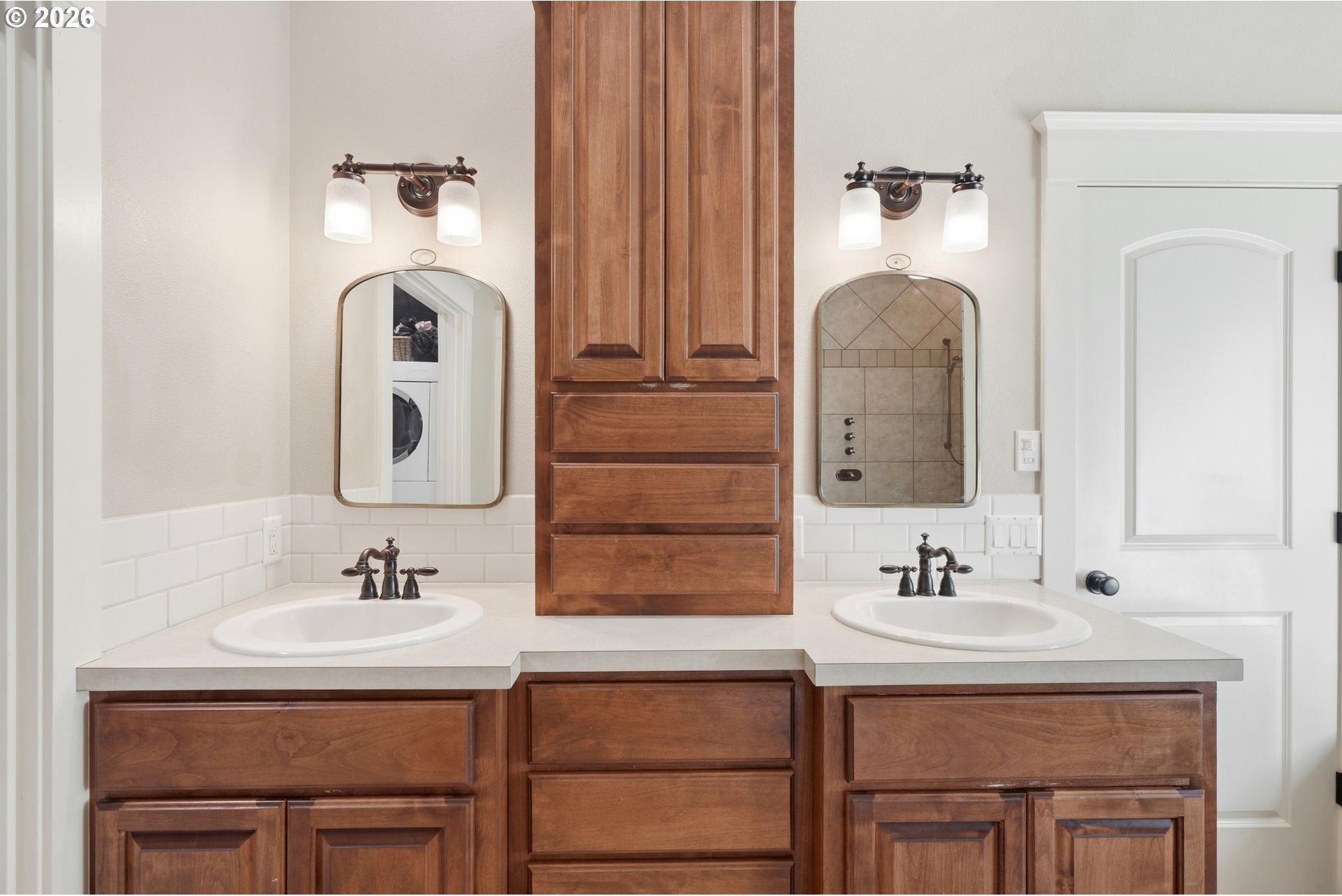 27011 Northeast Rotschy Mill Road Yacolt, WA 98675 - Photo 23 of 47 Owner's Suite Bathroom