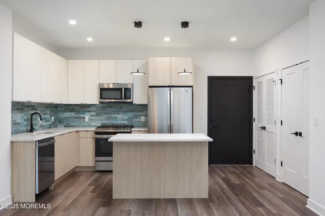 $3,542 | 6 West End Court, Unit 306, Long Branch, NJ 07740