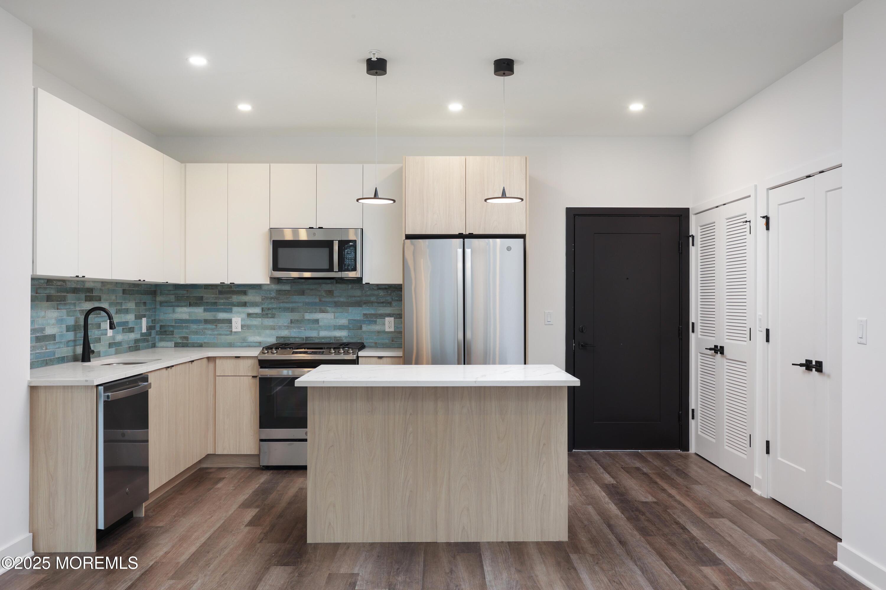 6 West End Court, Unit 306 Long Branch, NJ 07740 - Photo 2 of 9 TH Full kitchen