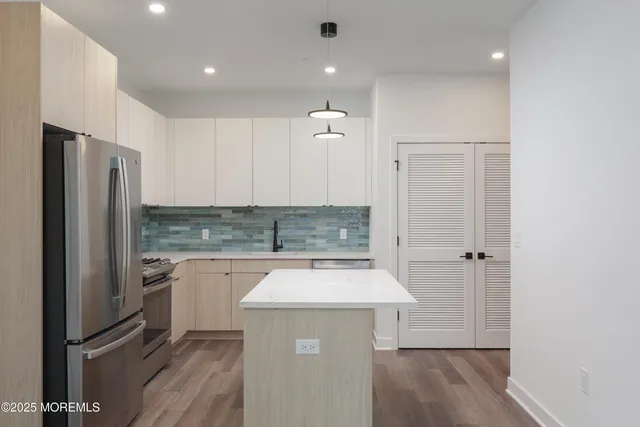 $3,542 | 6 West End Court, Unit 306, Long Branch, NJ 07740