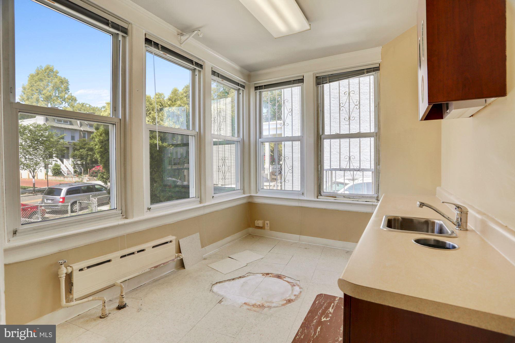 5 Barney Circle Southeast Washington, DC 20003 - Photo 15 of 38