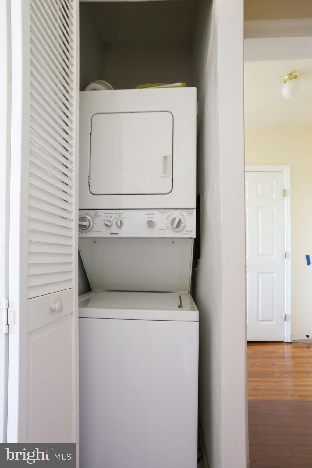 5 Barney Circle Southeast Washington, DC 20003 - Photo 26 of 38 Studio Washer-Dryer