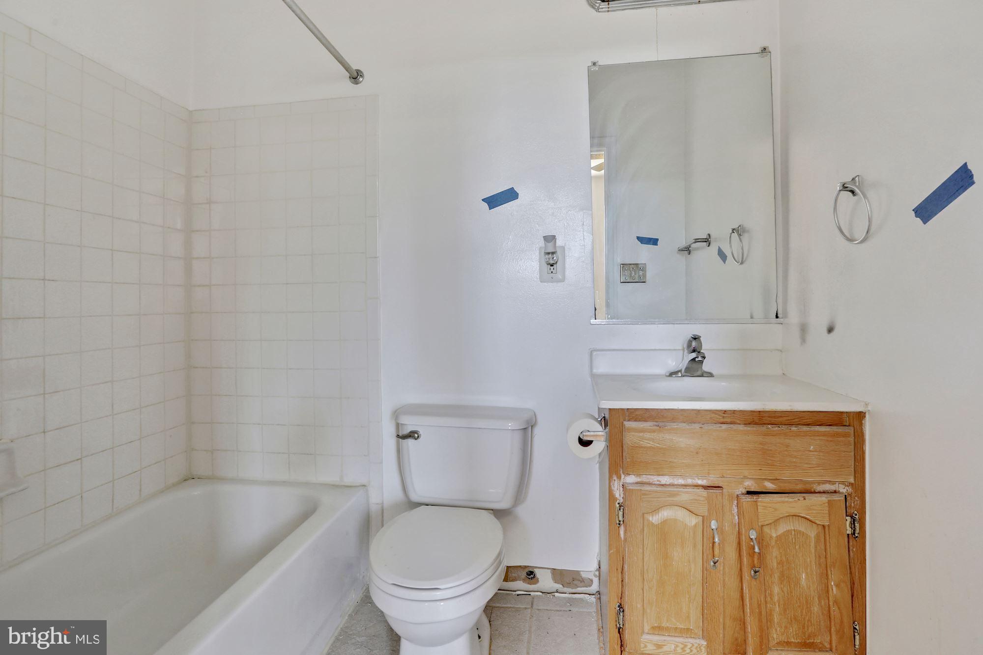 5 Barney Circle Southeast Washington, DC 20003 - Photo 27 of 38 Studio Bathroom