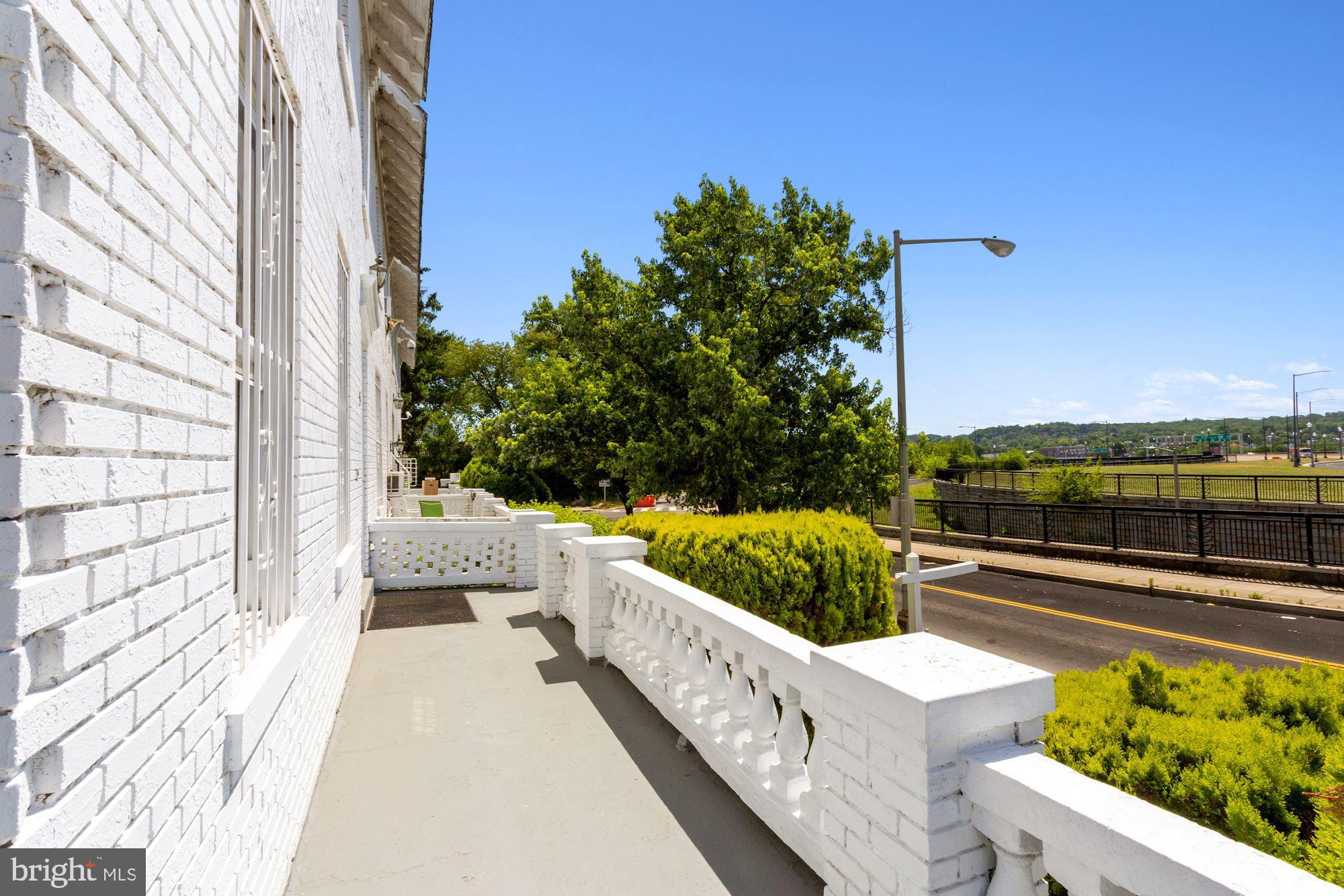 5 Barney Circle Southeast Washington, DC 20003 - Photo 8 of 38