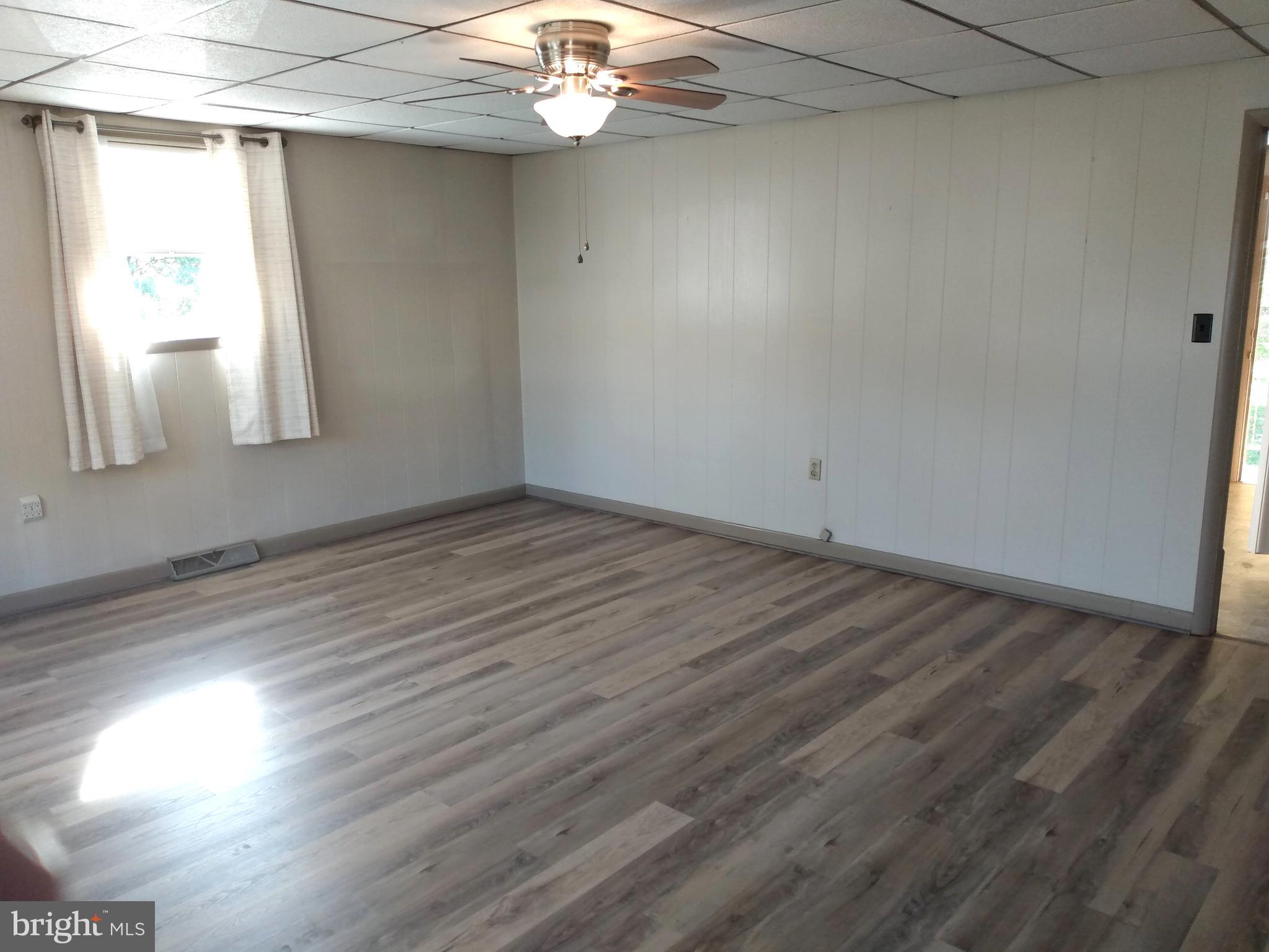 676 Siloam Road Chambersburg, PA 17201 - Photo 5 of 41 Living Room