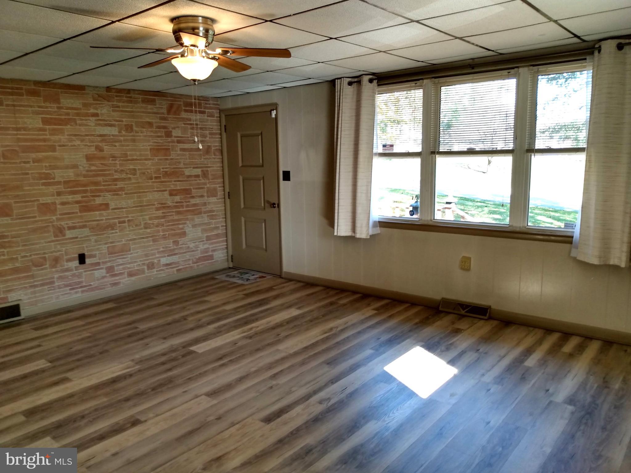 676 Siloam Road Chambersburg, PA 17201 - Photo 6 of 41 Living Room