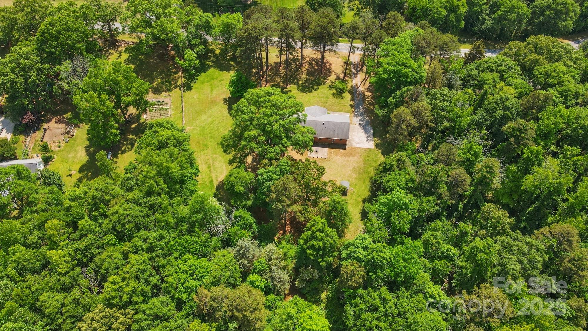 6215 Simpson Road Charlotte, NC 28216 - Photo 5 of 47 Gallery Image 5