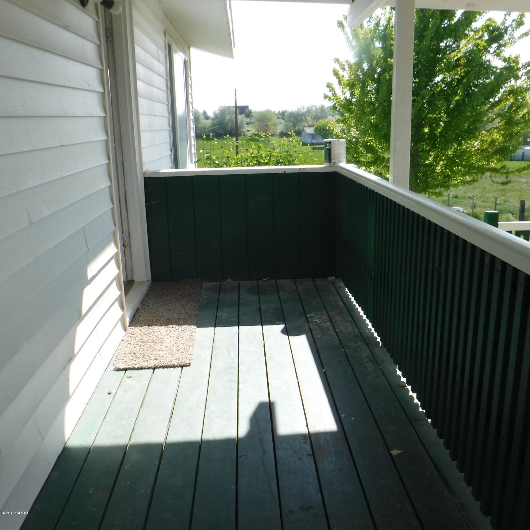 100 Albro Road Sunnyside, WA 98944 - Photo 22 of 29 a view of balcony and floor