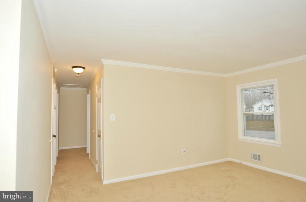 8100 Frye Road Alexandria, VA 22309 - Photo 3 of 25 Living Room