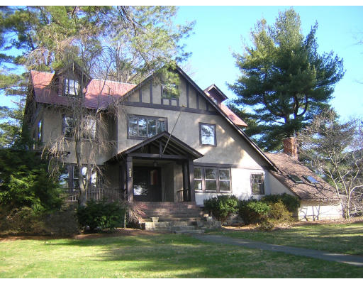 152 Colon Street Beverly, MA 01915 - Photo 1 of 15 Gallery Image 1