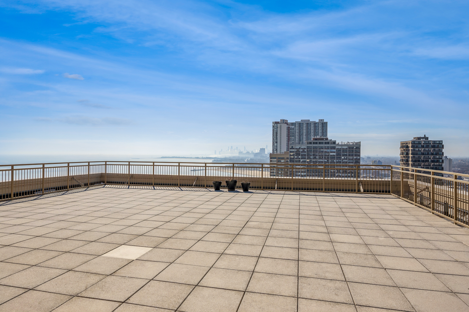 6301 North Sheridan Road, Unit 23J Chicago, IL 60660 - Photo 17 of 21 a view of terrace