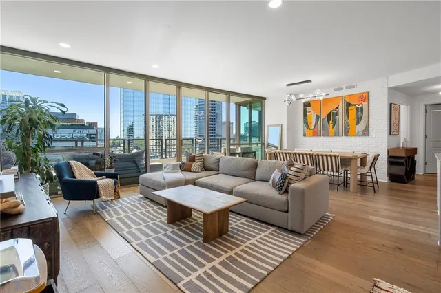 $749,900 | 700 Park Regency Place Northeast, Unit 1503, Atlanta, GA 30326