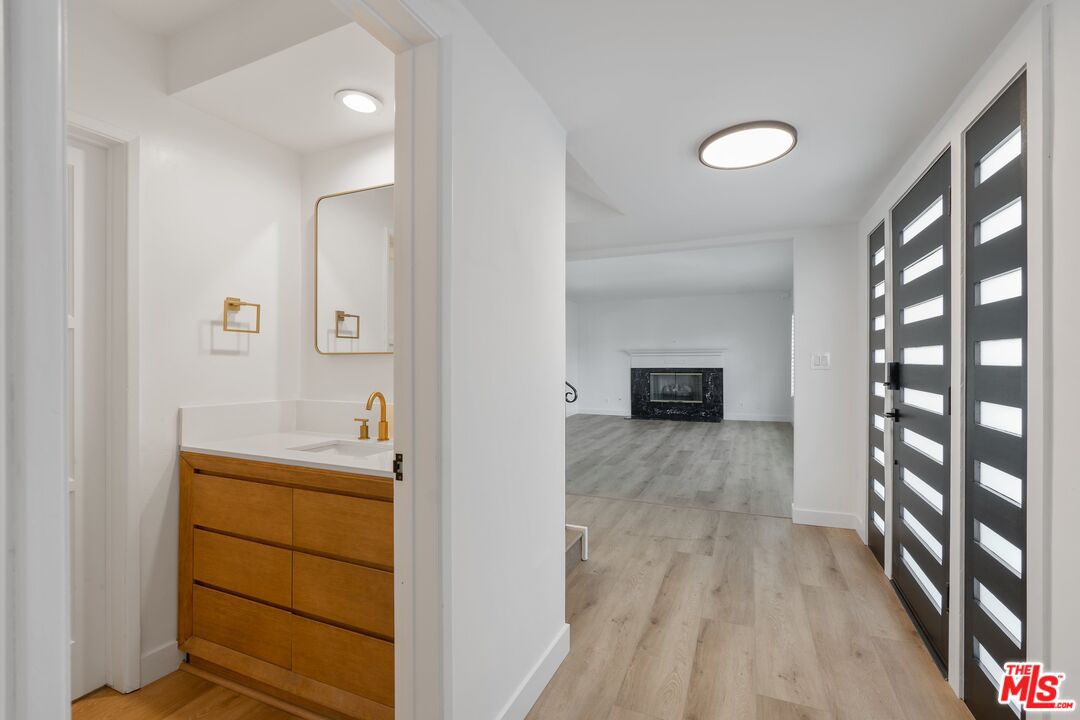 15974 Tobin Way Sherman Oaks, CA 91403 - Photo 11 of 66