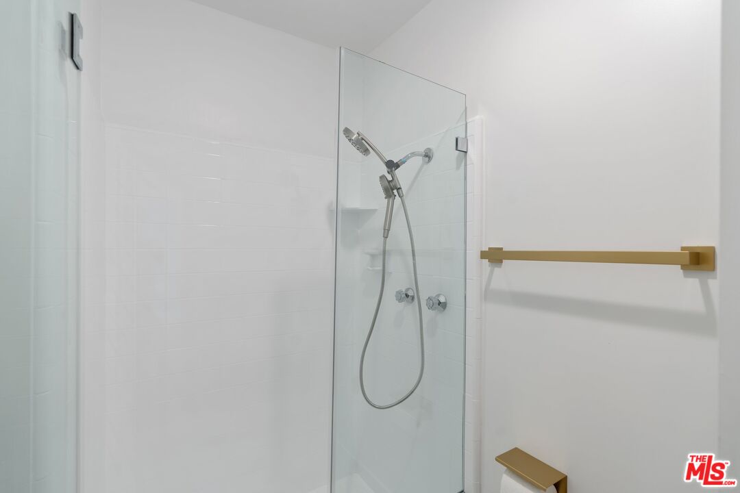 15974 Tobin Way Sherman Oaks, CA 91403 - Photo 13 of 66