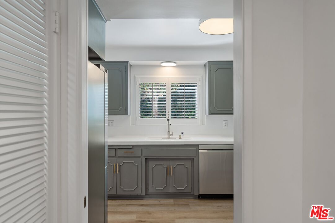 15974 Tobin Way Sherman Oaks, CA 91403 - Photo 14 of 66