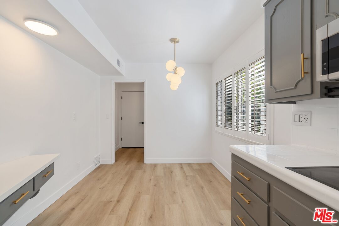 15974 Tobin Way Sherman Oaks, CA 91403 - Photo 17 of 66