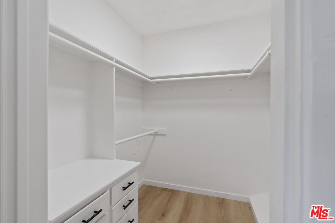 15974 Tobin Way Sherman Oaks, CA 91403 - Photo 32 of 66