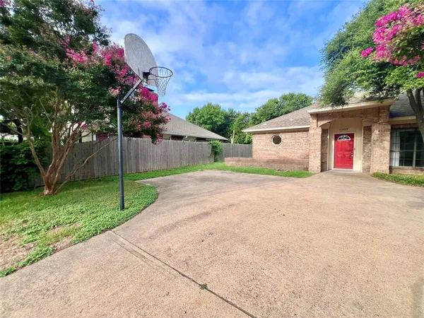 $2,225 | 1107 Rita Lane, Duncanville, TX 75116