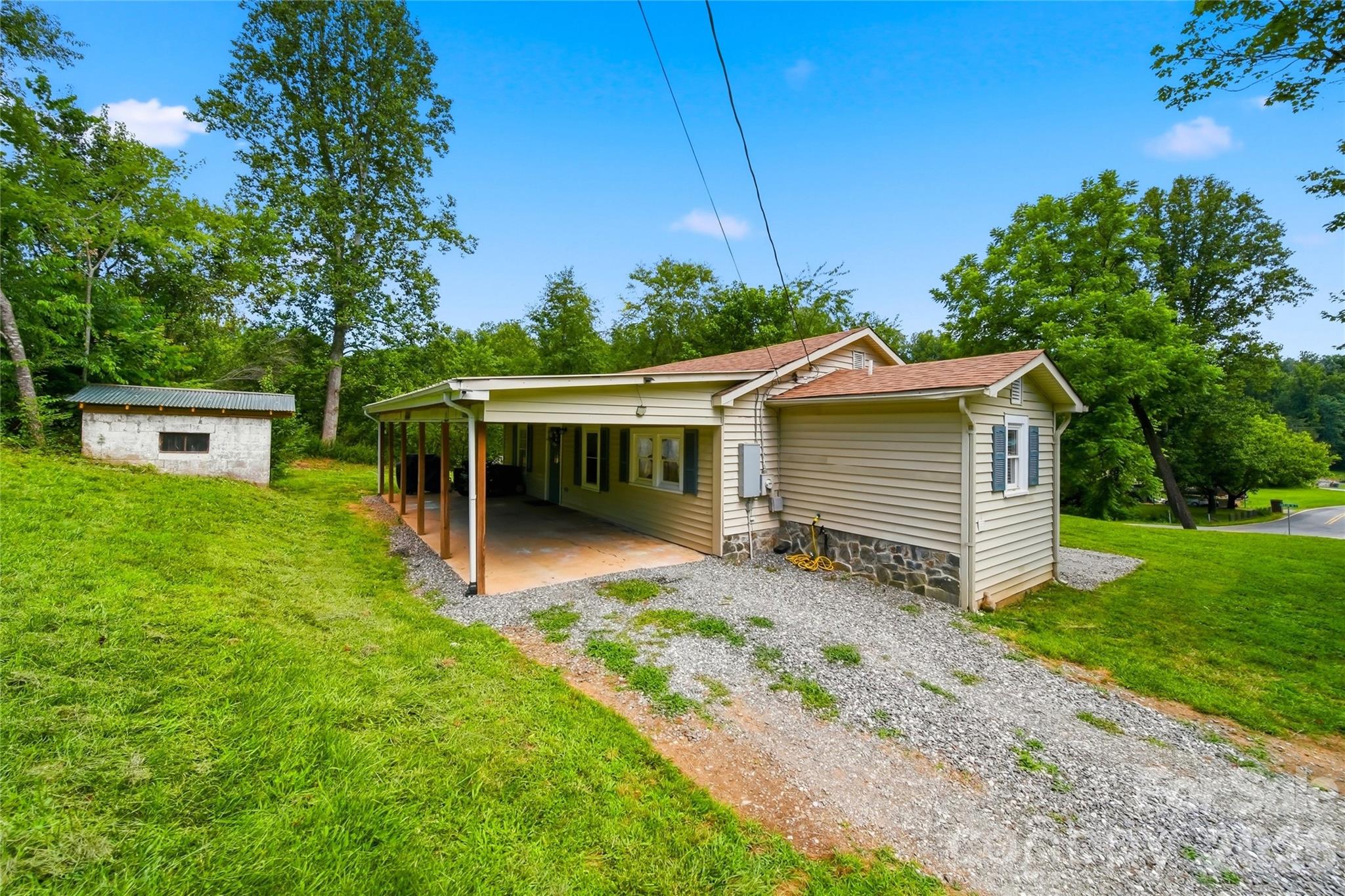 4710 Overland Road Lenoir, NC 28645 - Photo 23 of 37