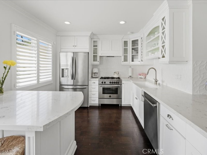 9735 Vía Roma Burbank, CA 91504 - Photo 11 of 36