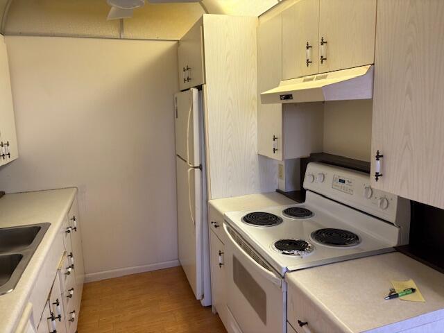 4056 Cornwall C, Unit 4056 Boca Raton, FL 33434 - Photo 1 of 9 Kitchen