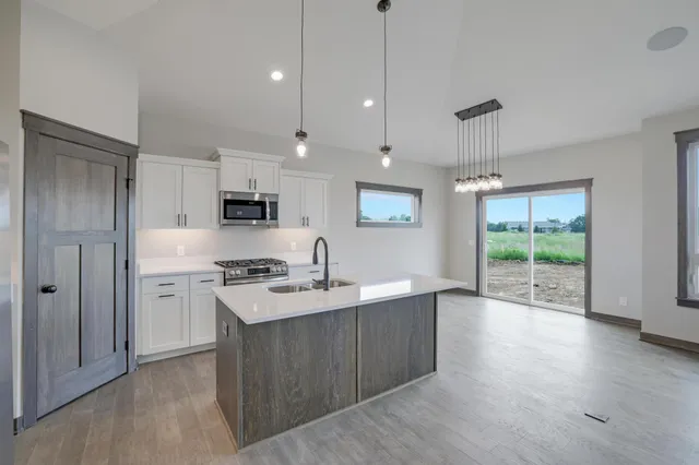 $719,900 | 909 Acorn Court, Hudson, WI 54016