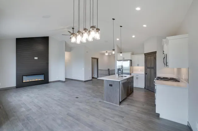 $719,900 | 909 Acorn Court, Hudson, WI 54016