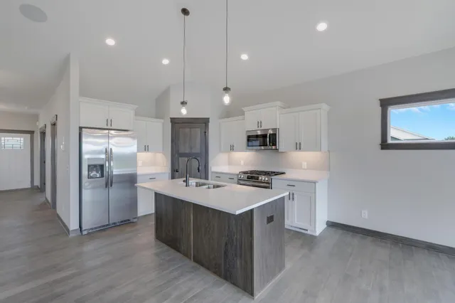 $719,900 | 909 Acorn Court, Hudson, WI 54016