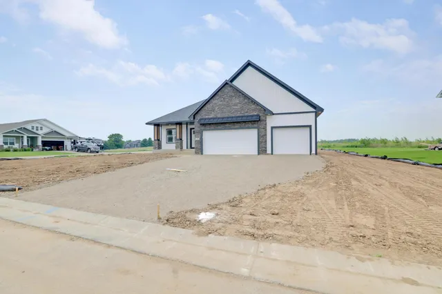 $719,900 | 909 Acorn Court, Hudson, WI 54016