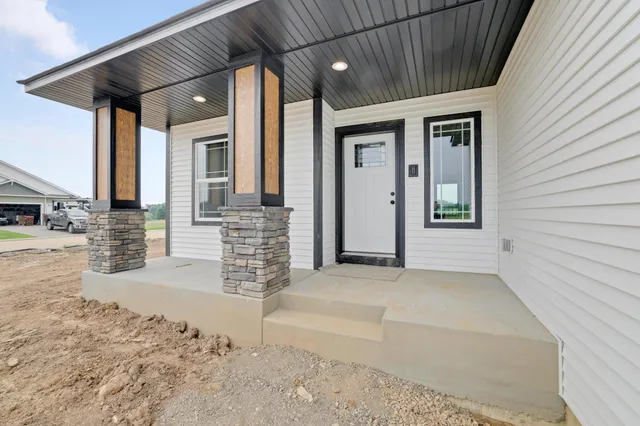 $719,900 | 909 Acorn Court, Hudson, WI 54016