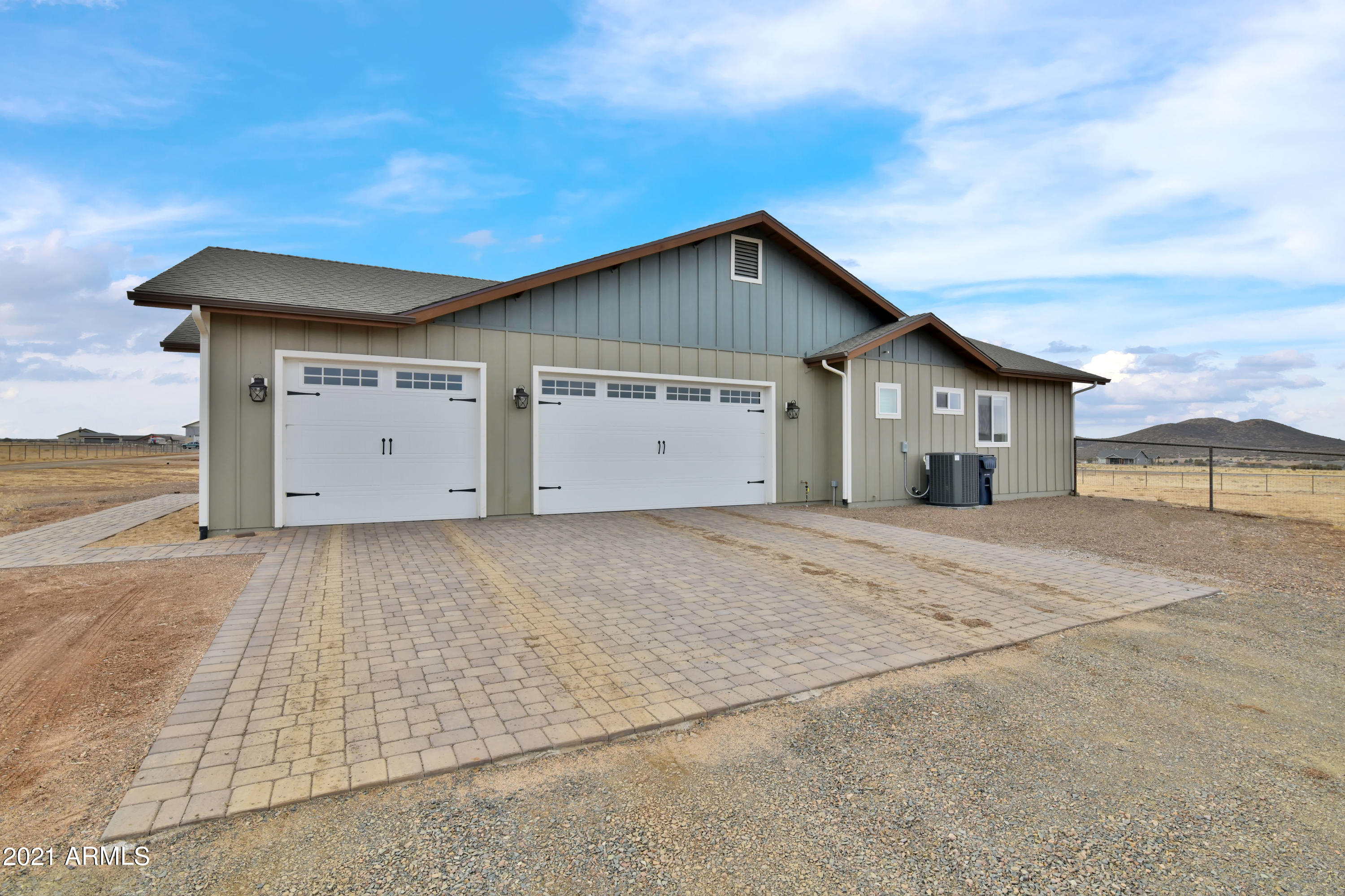 9600 North Manger Road Prescott, AZ 86305 - Photo 3 of 37 3-Car Garage with Pavers