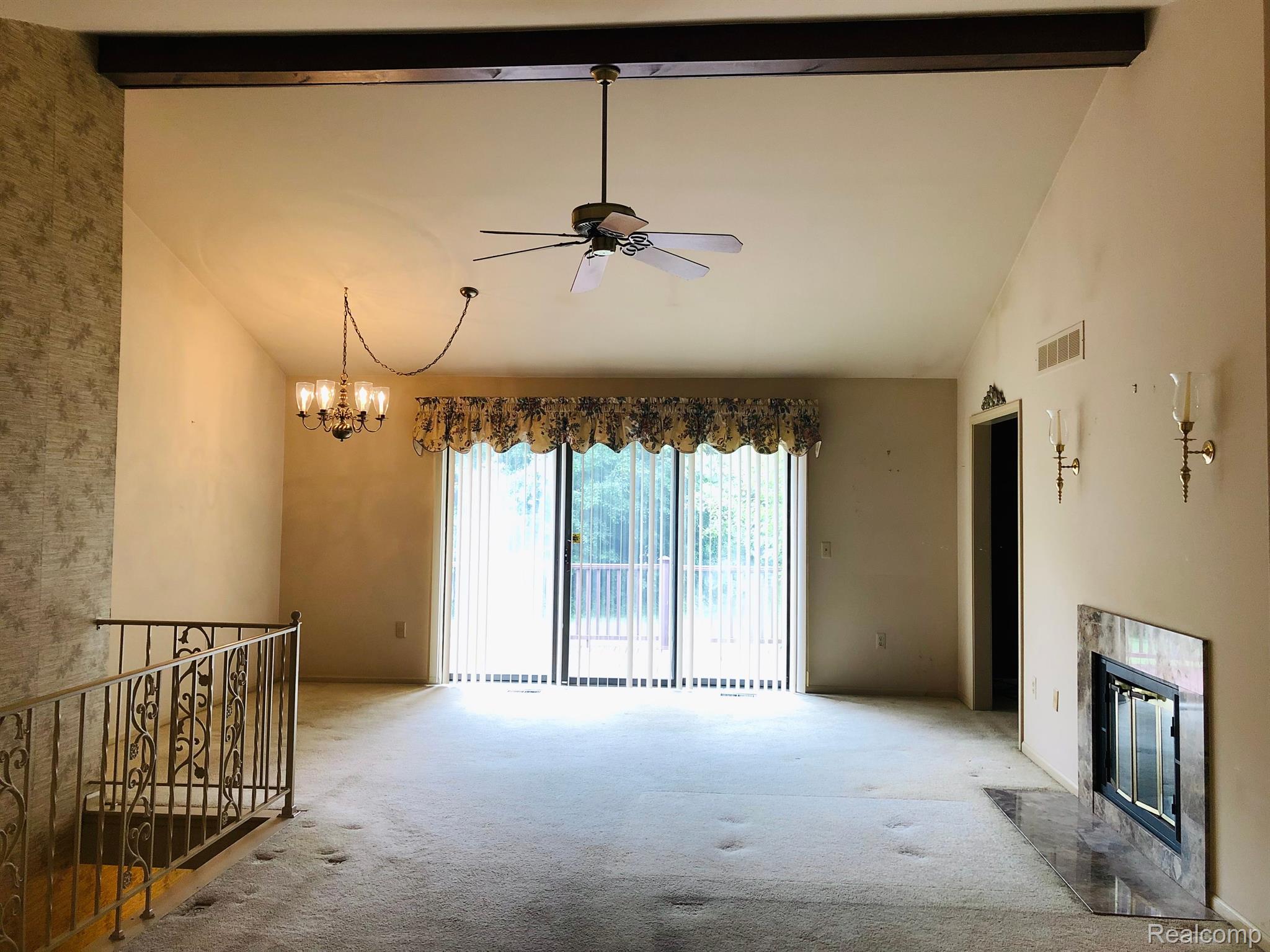 27780 Evergreen Road Southfield, MI 48076 - Photo 6 of 36 Living Room