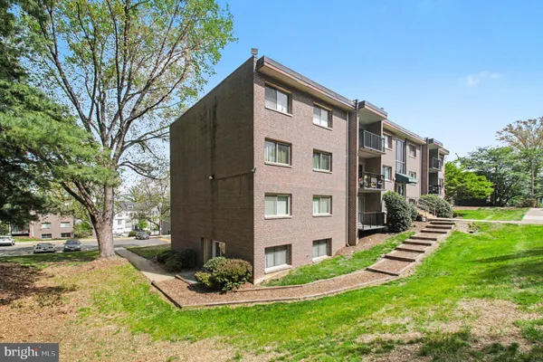 $224,000 | 1604 Renate Drive, Unit T1, Woodbridge, VA 22192