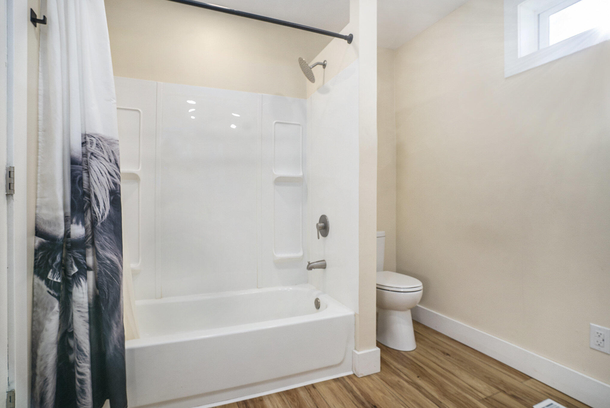 215 South Division Avenue Fremont, MI 49412 - Photo 14 of 31 Main Level Full Bathroom!