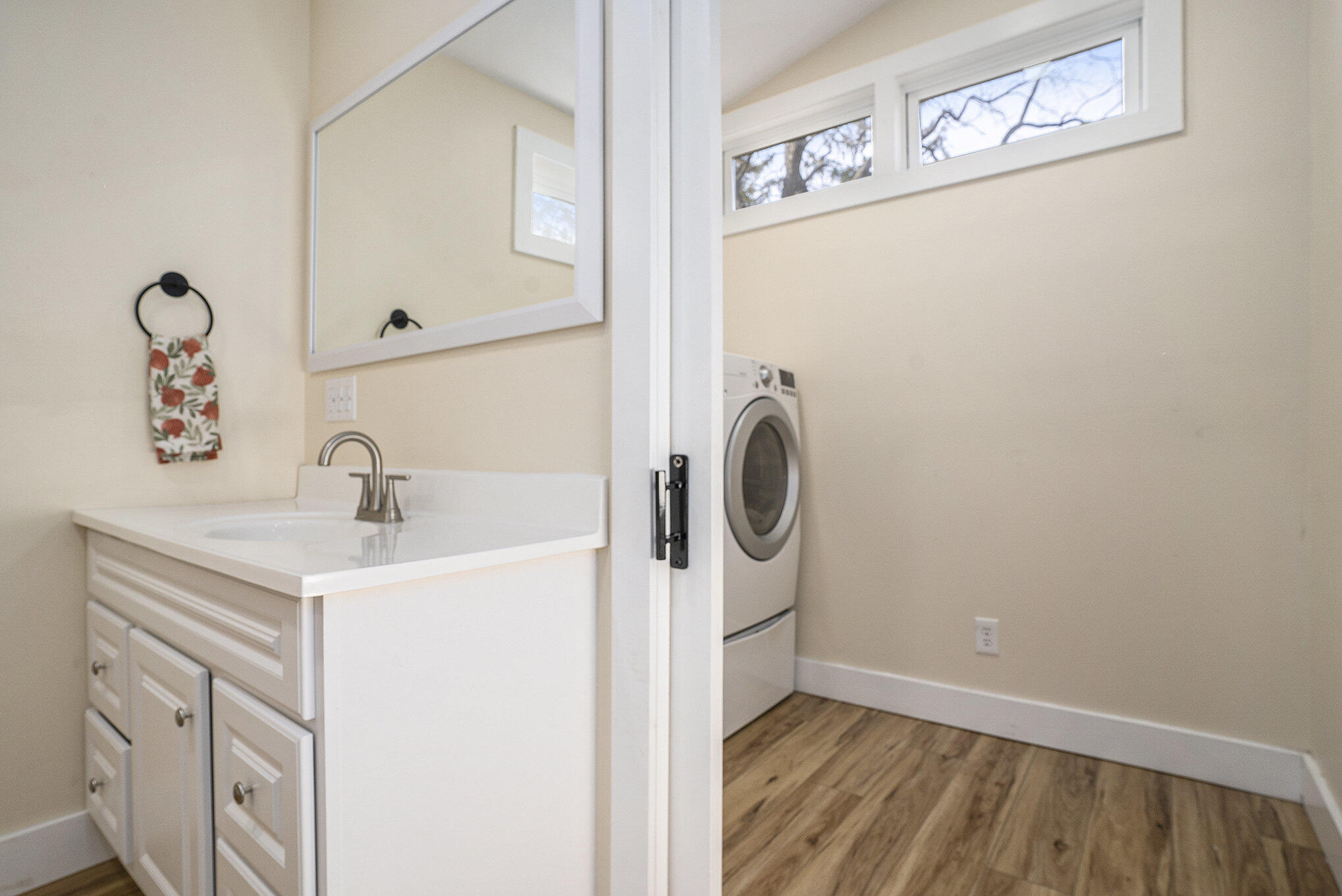215 South Division Avenue Fremont, MI 49412 - Photo 15 of 31 Laundry Room - elevated ceilings