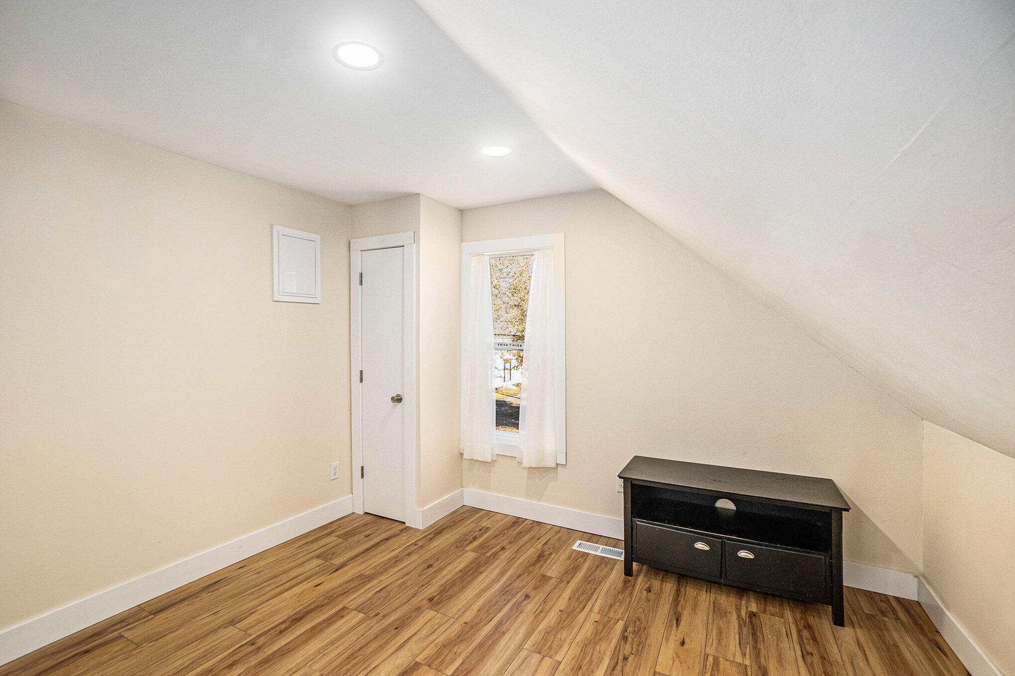 215 South Division Avenue Fremont, MI 49412 - Photo 19 of 31 Bedroom #2!