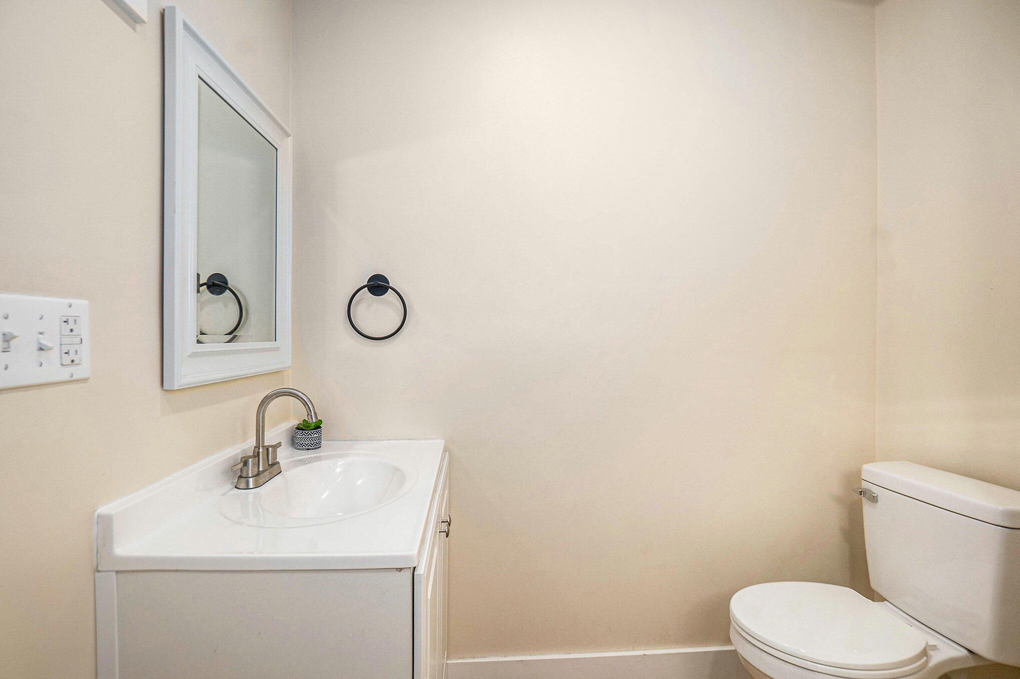 215 South Division Avenue Fremont, MI 49412 - Photo 25 of 31 Second Full Bathroom