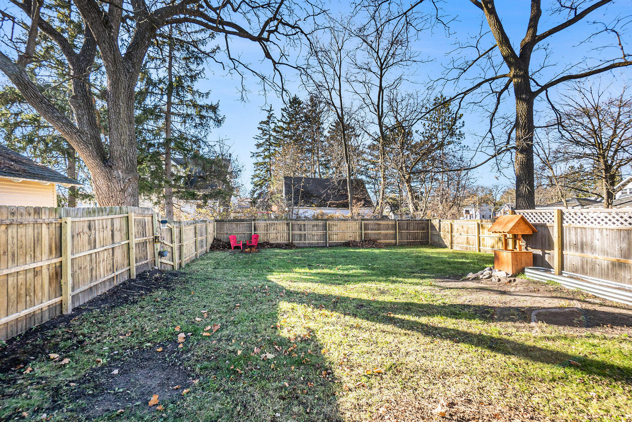 215 South Division Avenue Fremont, MI 49412 - Photo 28 of 31 That dreamy privacy fence! CHECK