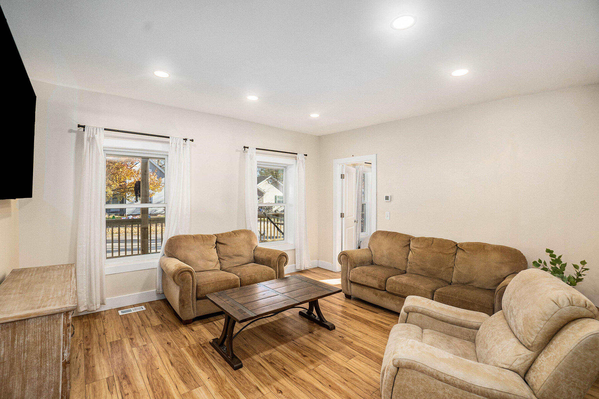 215 South Division Avenue Fremont, MI 49412 - Photo 5 of 31 Updated lighting, spacious living room