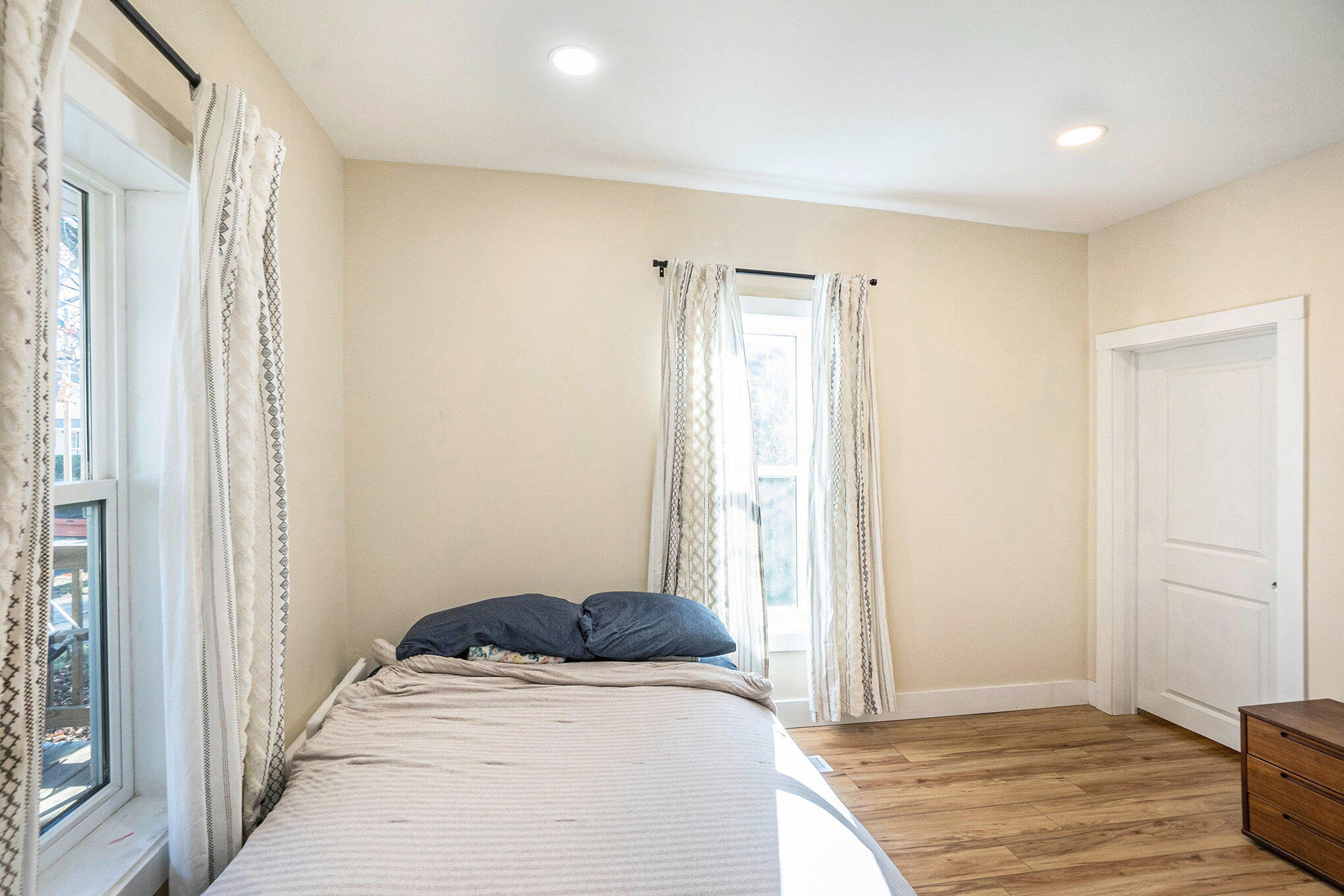 215 South Division Avenue Fremont, MI 49412 - Photo 8 of 31 Primary Bedroom - Main Level