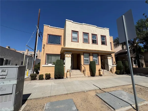 $1,775,000 | 617 West 3rd Street, Long Beach, CA 90802