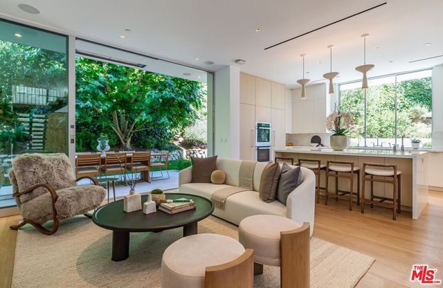 $9,600,000 | 9011 Alto Cedro Drive, Beverly Hills, CA 90210