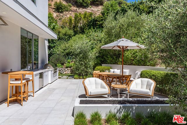 $9,600,000 | 9011 Alto Cedro Drive, Beverly Hills, CA 90210