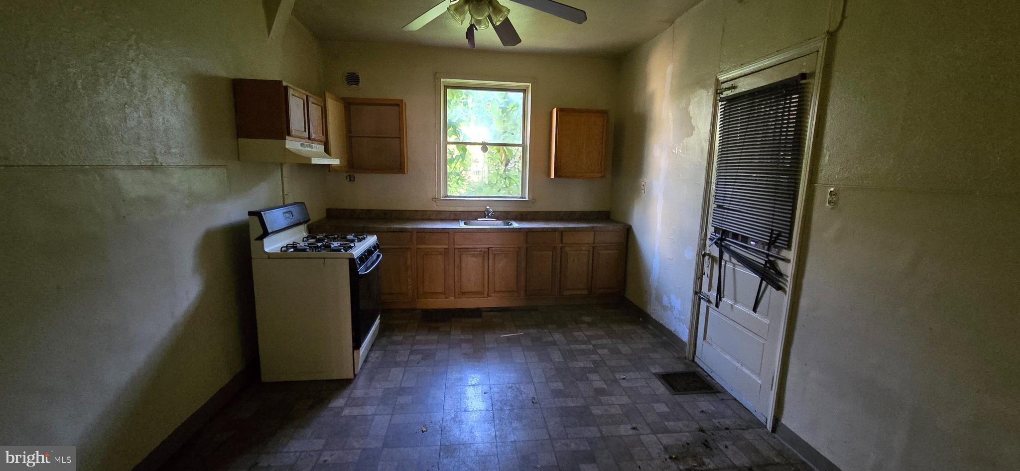 2845 North 25th Street Philadelphia, PA 19132 - Photo 6 of 14 Kitchen