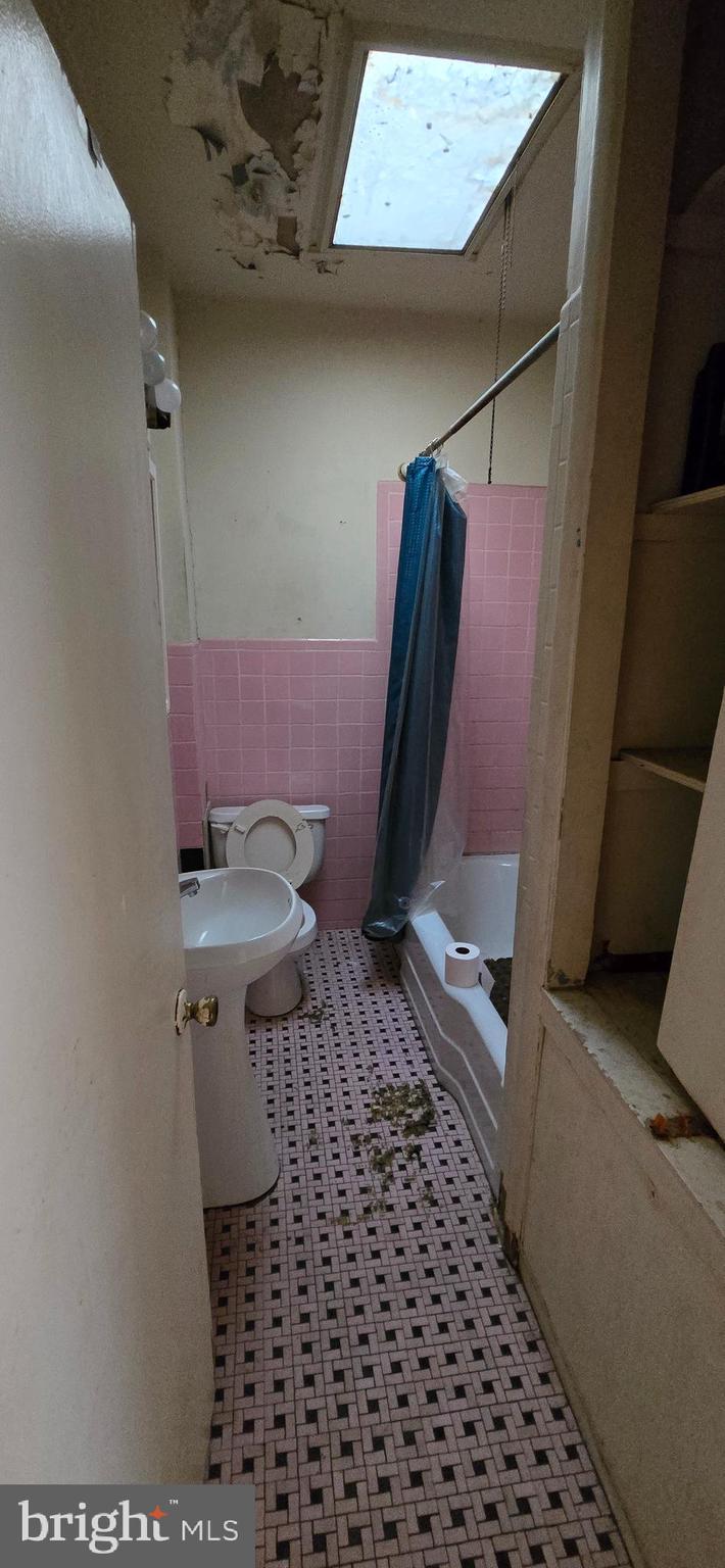 2845 North 25th Street Philadelphia, PA 19132 - Photo 9 of 14 Common bathroom