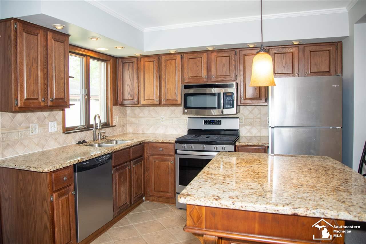 1852 Grange Road Trenton, MI 48183 - Photo 4 of 24 50042081-3.JPG