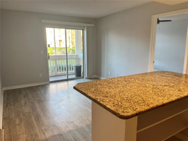 $1,350 | 10200 Gandy Boulevard North, Unit 617, St. Petersburg, FL 33702