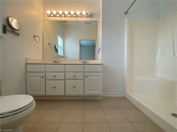 $1,445 | 6981 Hanesbrook Circle, Unit 202, Clemmons, NC 27012