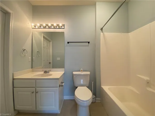 $1,445 | 6981 Hanesbrook Circle, Unit 202, Clemmons, NC 27012